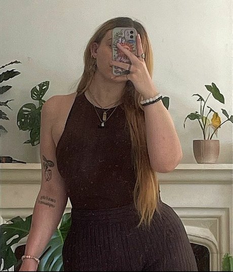 Isabella Dorta star beautiful galleries