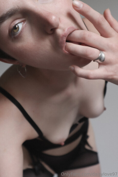 DaisyLove97 model high quality picture