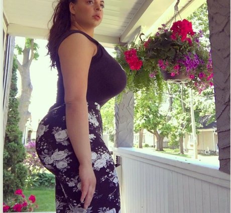 iloveteniah art actress gallery