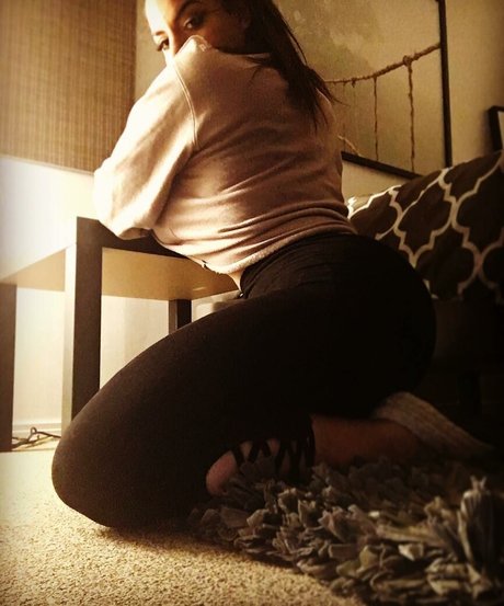 iloveteniah model perfect pictures