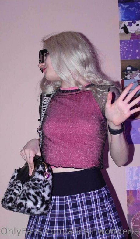 aliceinwonderland xo actress img