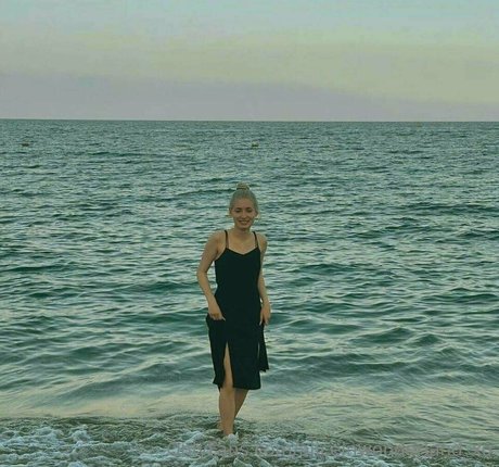 aliceinwonderland xo sex model pic