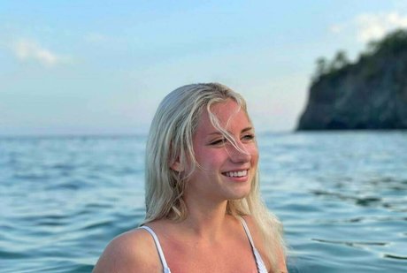 aliceinwonderland xo star sexy pics