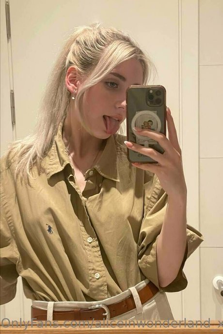 aliceinwonderland xo model naked img