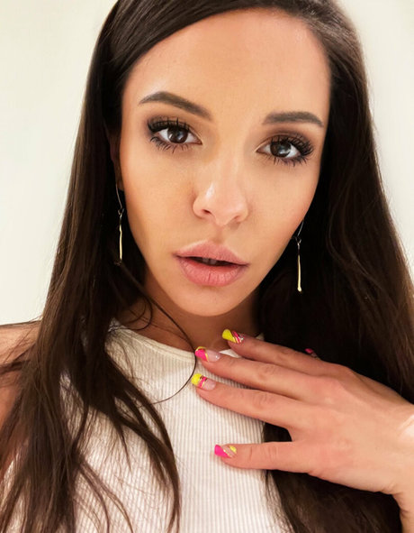 milanariccifree sex model pic