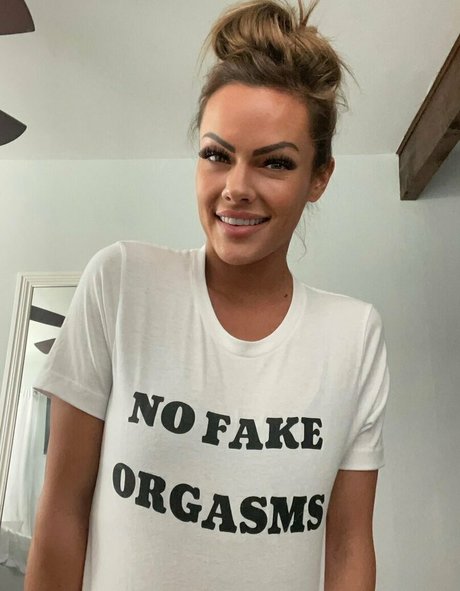 milanariccifree model pornographic photos