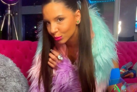 milanariccifree nude model images