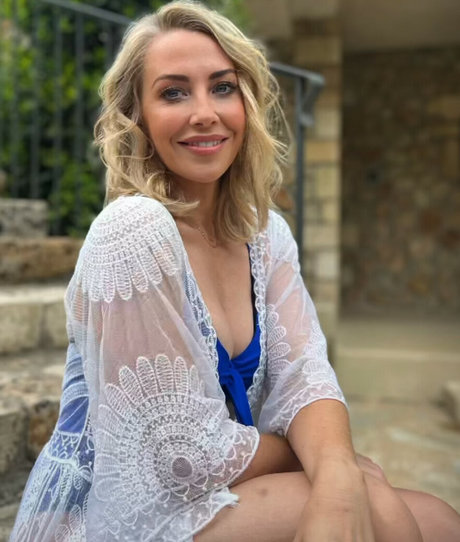 Laura Hamilton erotic model pic