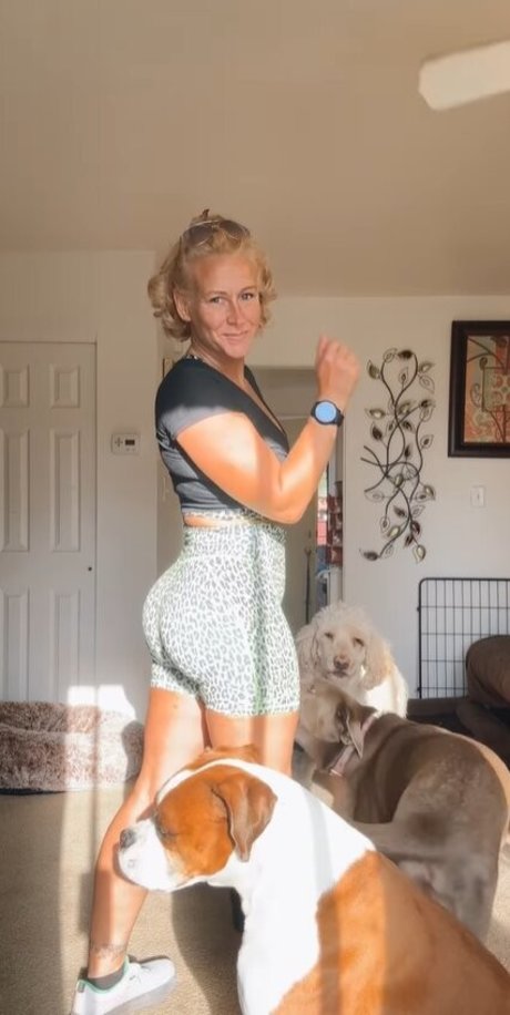 Dina Brown exclusive star photo