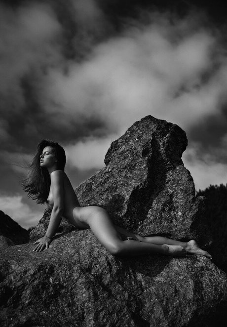 Julia Zu model beautiful images