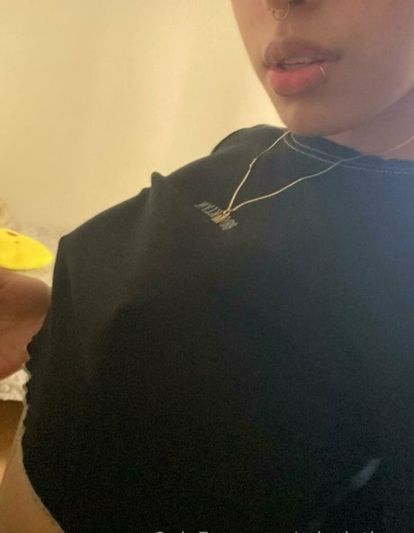 mia latinaa pretty actress pic