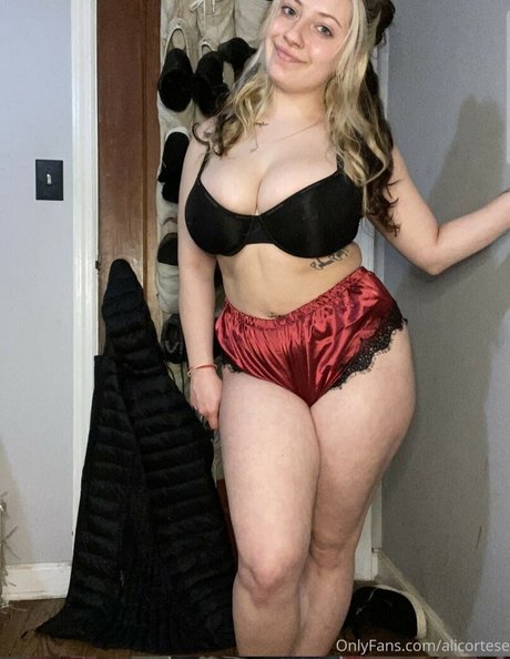 alicortese model sexy photo