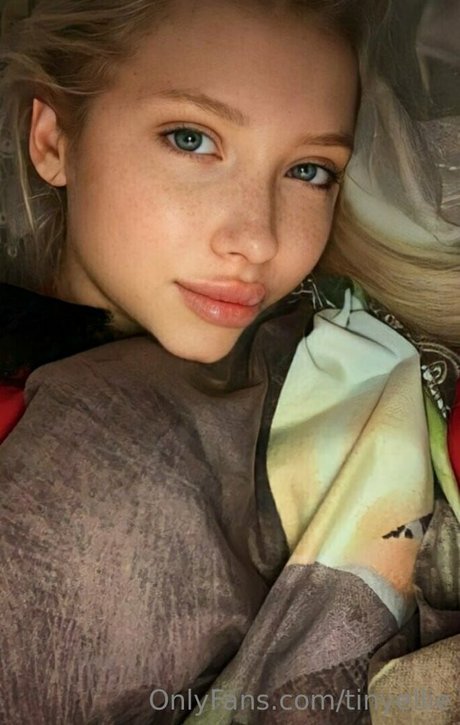 tinyellie pornstar hd photo