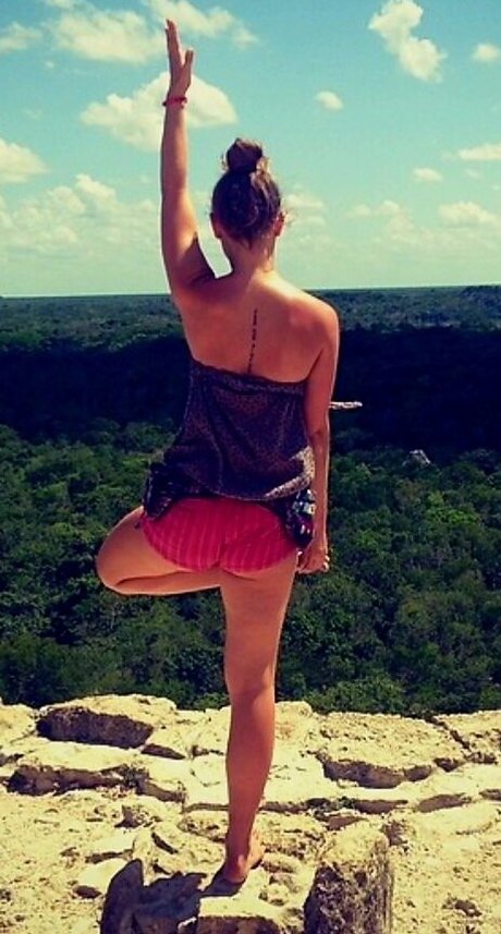 Yana Gold hot actress images