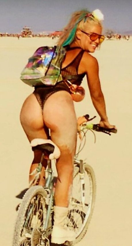 Yana Gold pornstar hd pics