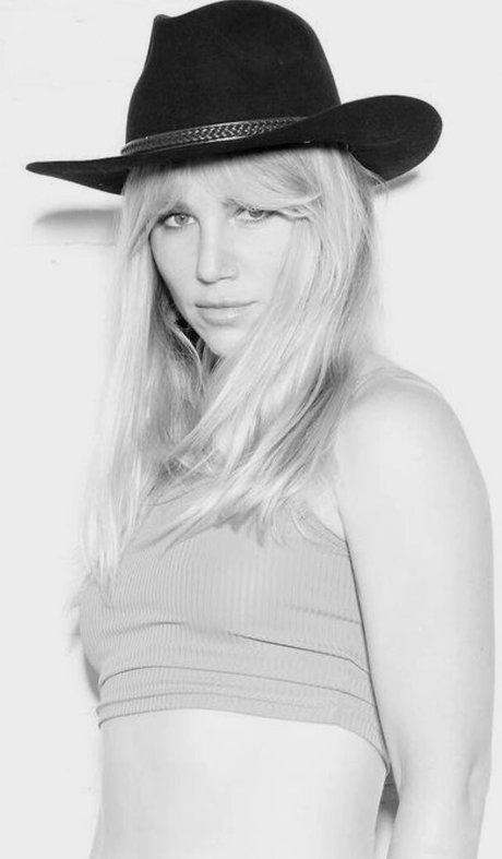 Yana Gold nice pornstar galleries