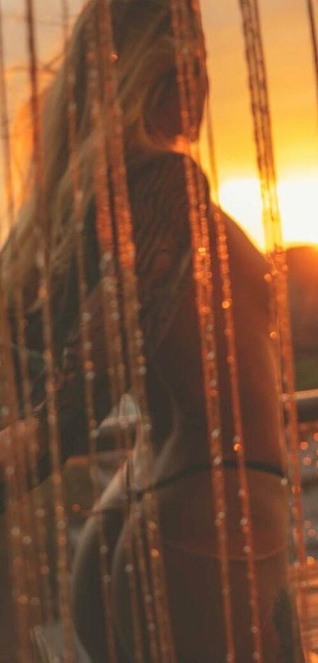 Yana Gold model best pictures