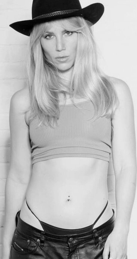 Yana Gold star sexy images