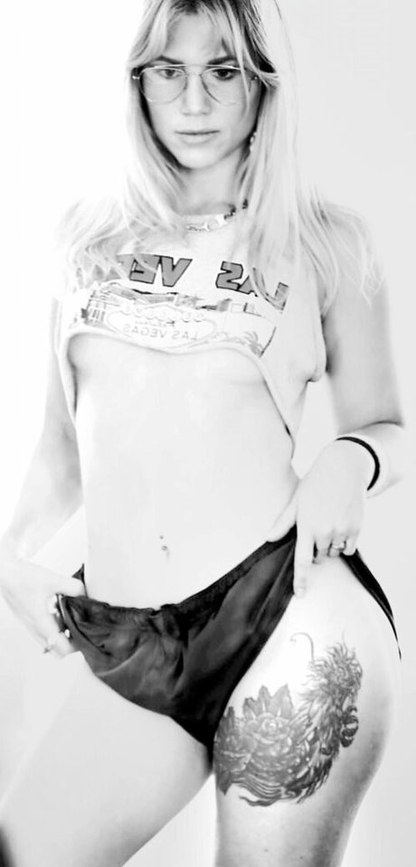 Yana Gold pornstar perfect pics