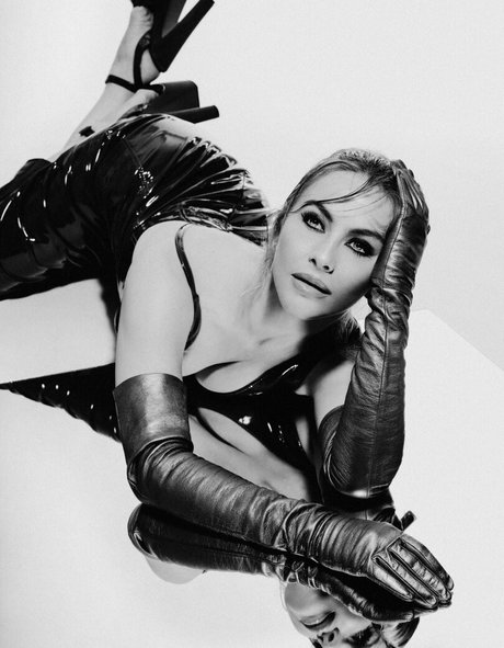 Julianne Hough erotic actress img