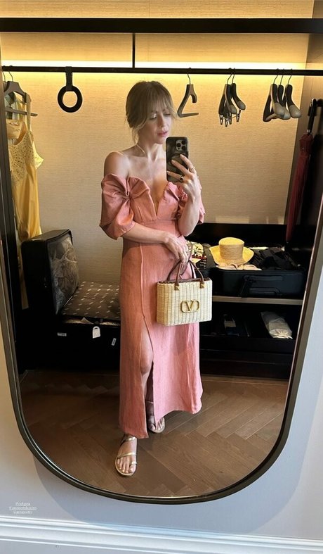 Julianne Hough star erotic picture