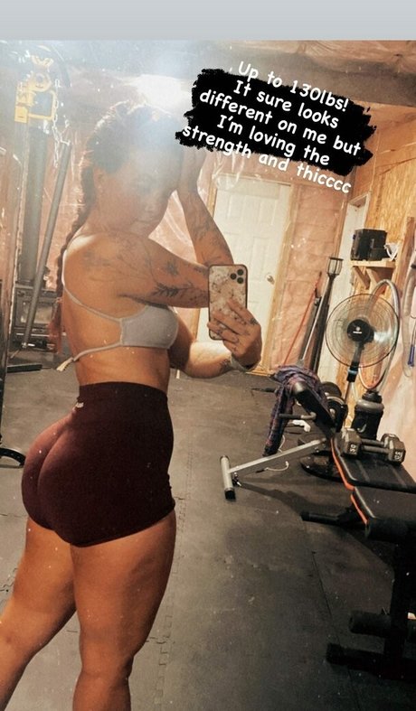 Rhianna R_ star sex pic