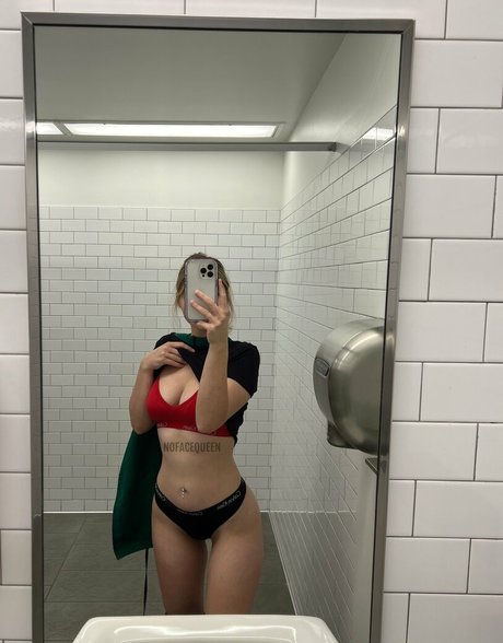 TheNoFaceQueen model perfect pics