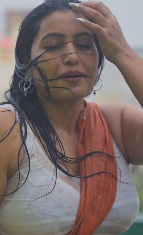 The doe eyed gurl nudes model image