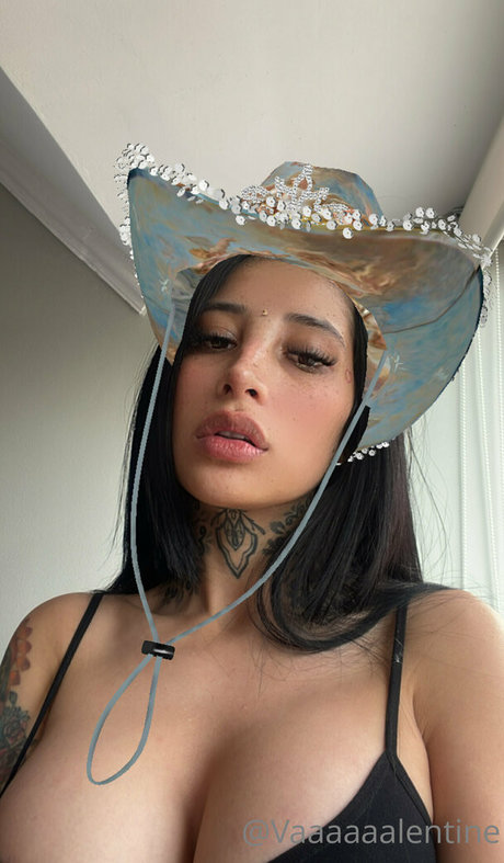 iamvaleeentine model pornographic pic