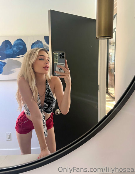 lilyhosea model exclusive pics