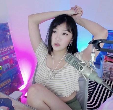 AriaSaki pornstar sexy pic