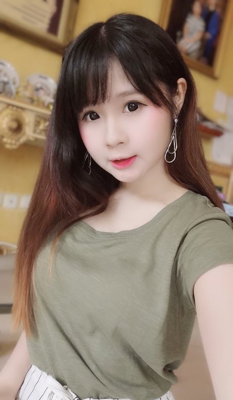 Clarissa Punipun model nude image