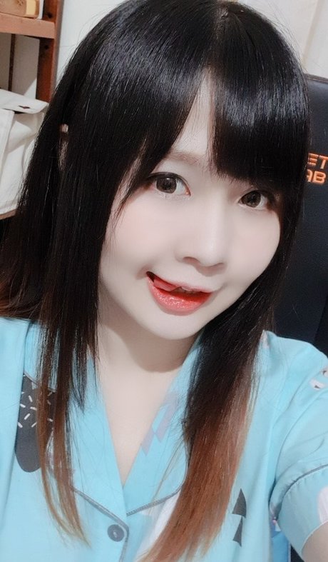 Clarissa Punipun naked star img