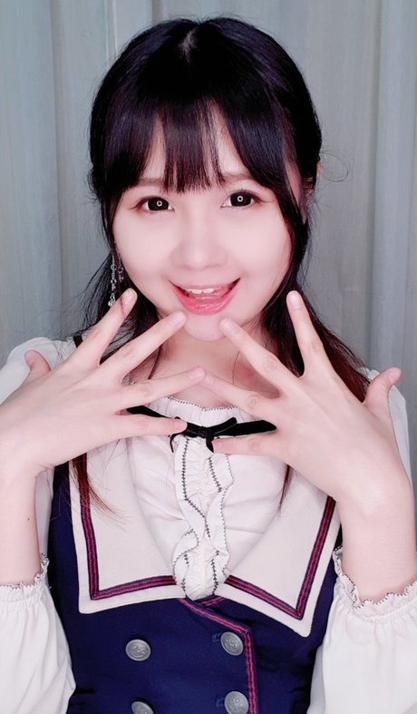 Clarissa Punipun model top picture