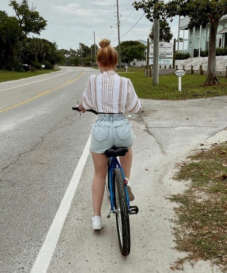 Elsuzannee perfect actress photos