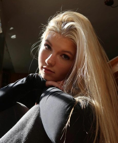 Elsuzannee pornstar pretty pictures