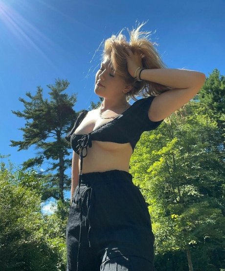 Elsuzannee naked star photo