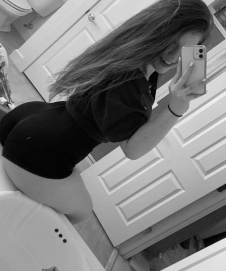 Elsuzannee model free photo