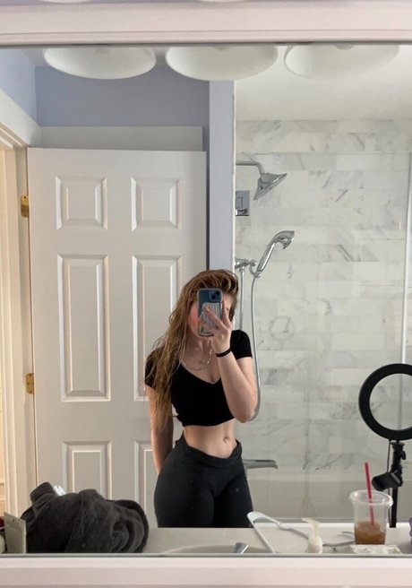 Elsuzannee pornstar art picture