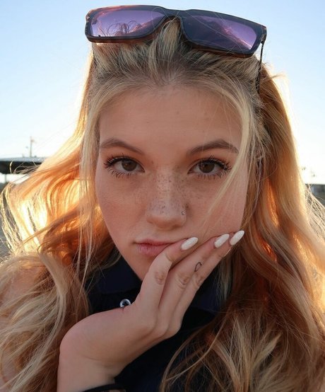 Elsuzannee pornstar nudes gallery