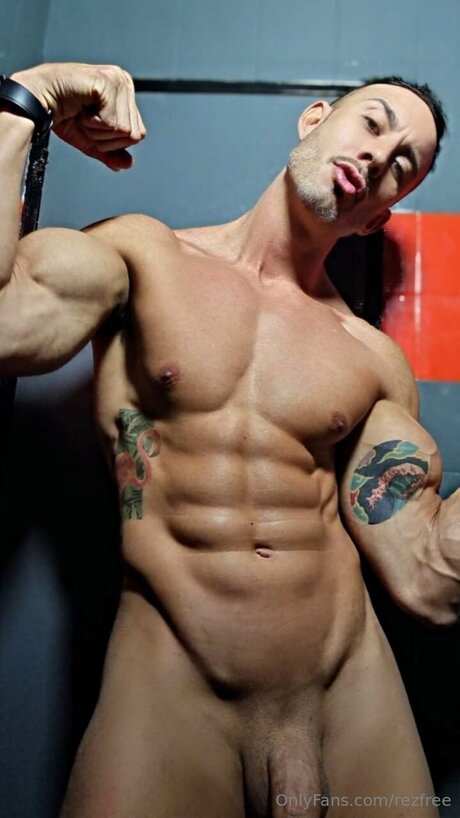 Rezfree model nude pic