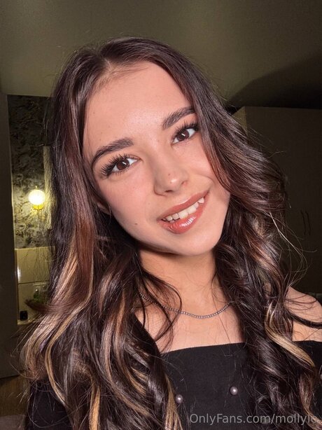 Mollylo model beautiful photo