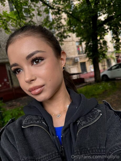 Mollylo exclusive actress images