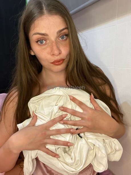 Missvaleeh pornstar adult pics