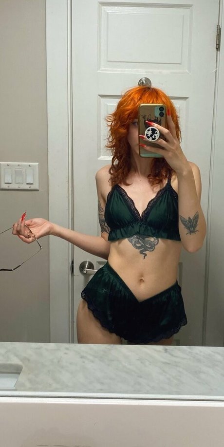 Pleasequietdown star nude photo