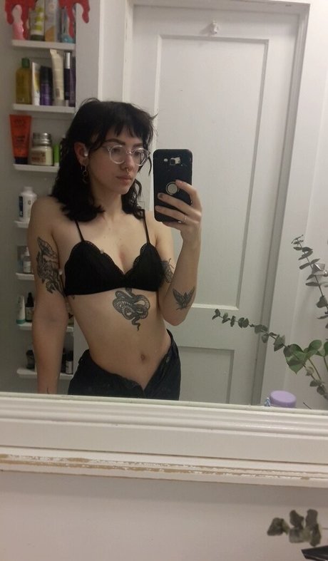 Pleasequietdown star hot picture