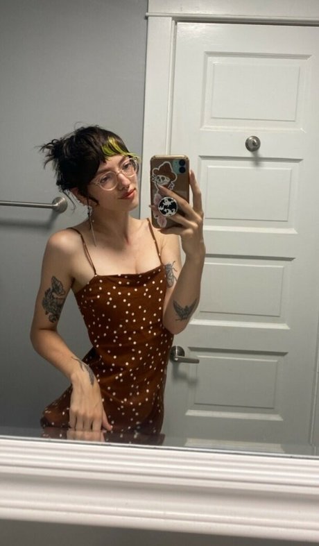 Pleasequietdown model exclusive picture