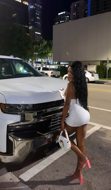 thick girls onlyfans nude images