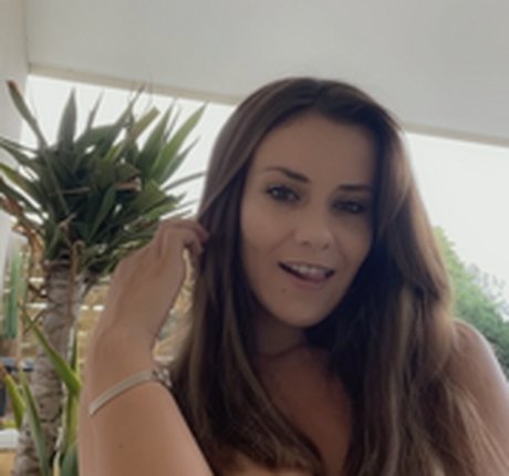 Mina Sauvage pornstar top pic