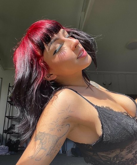 vana nz naked actress pics